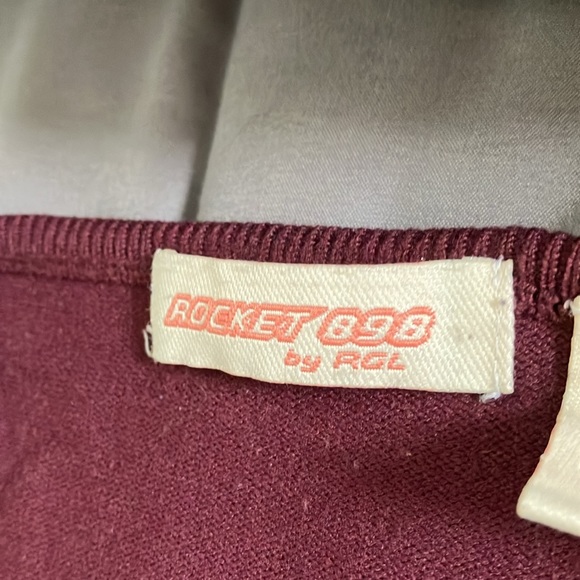 Cute maroon woman’s long sleeve - Picture 2 of 2